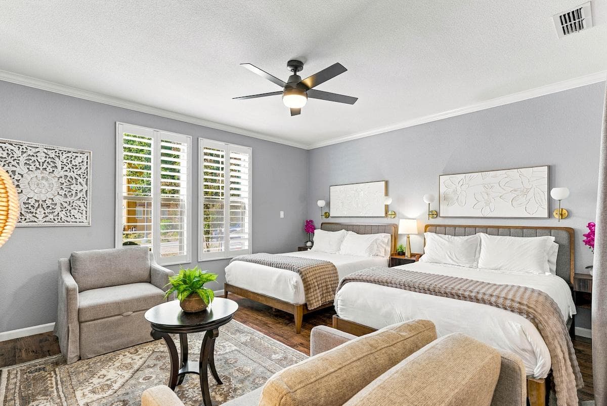 1st Floor Large Sleeping Room – Two queen beds and two Serta Dream convertible chairs give families and teammates flexible sleeping options for up to six. Chair beds are cozy cot-size, narrower than twins.